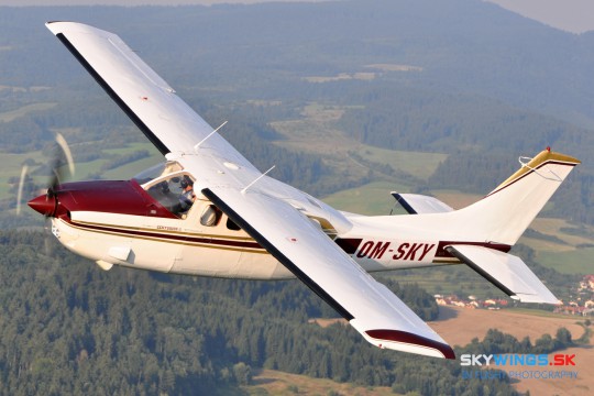 Cessna P210N OM-SKY